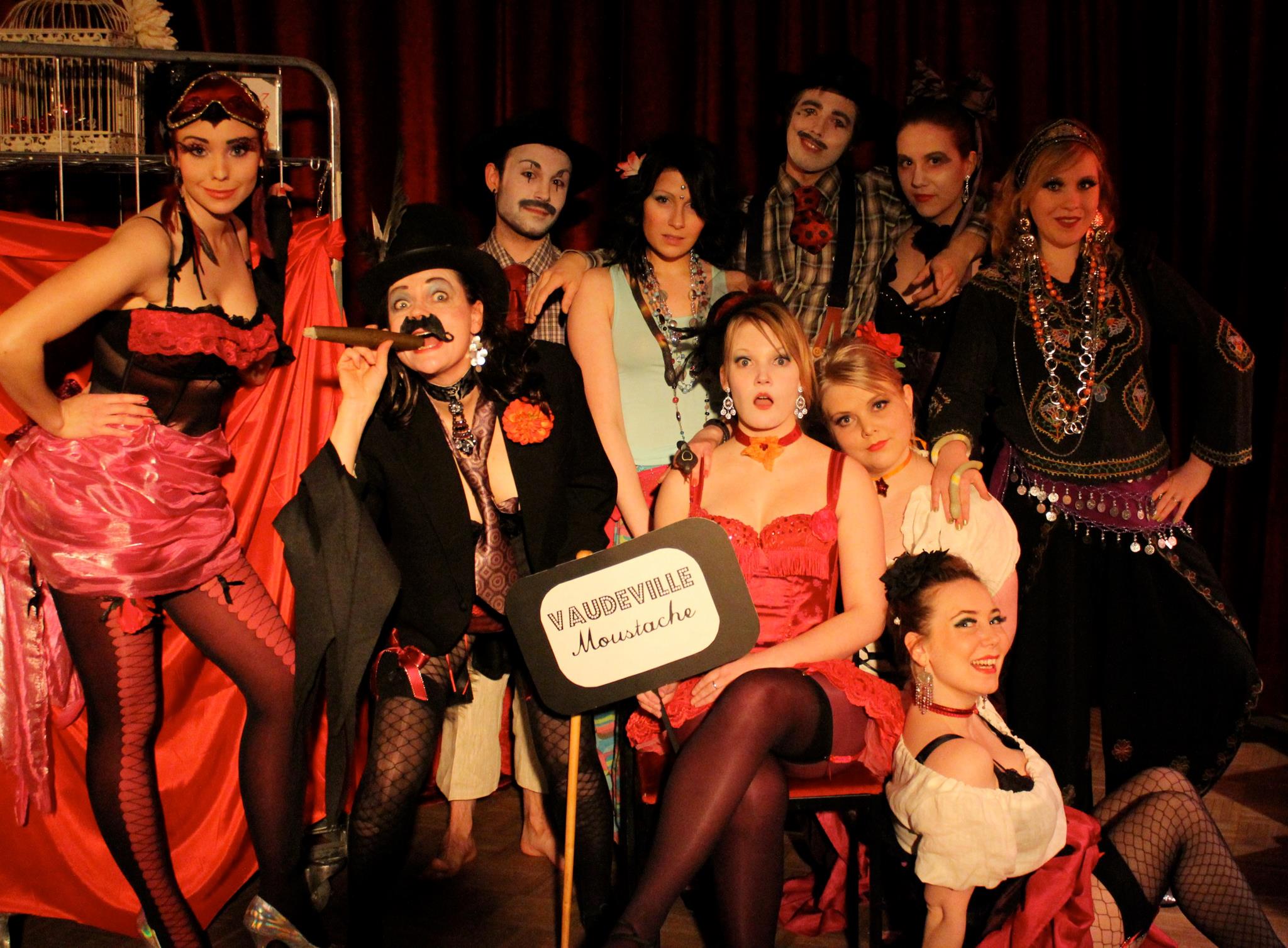 Vaudeville Moustache (2013) Rakensin kummallisia liikekoreografioita Vaudeville Moustache esitykseen (2013)